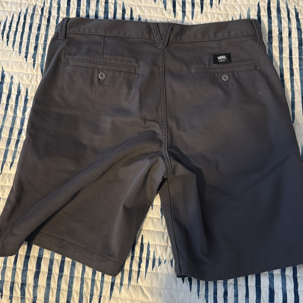 VANS Authentic Chino Relaxed Shorts size 32 in Asphalt Grey EUC - Picture 2 of 3